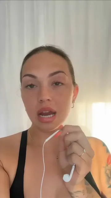 An Arcads AI actor talking to camera in a selfie-style ad