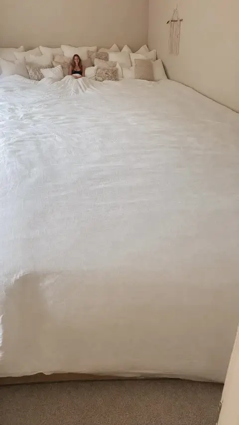 Source image for Make the AI "giant bed" video with Seedance 2.5 in CapCut: 69.5M plays