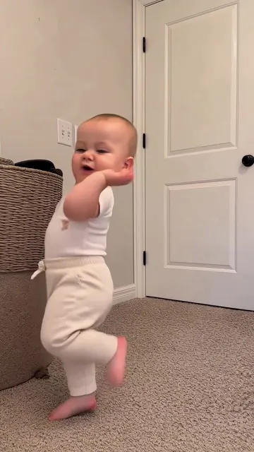 AI baby dance trend: a baby doing the Toc Toc dance